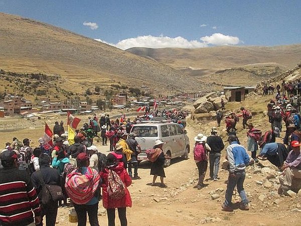 Las Bambas: Autoridades se reúnen para solicitar al Ejecutivo poner fin al conflicto con minera 