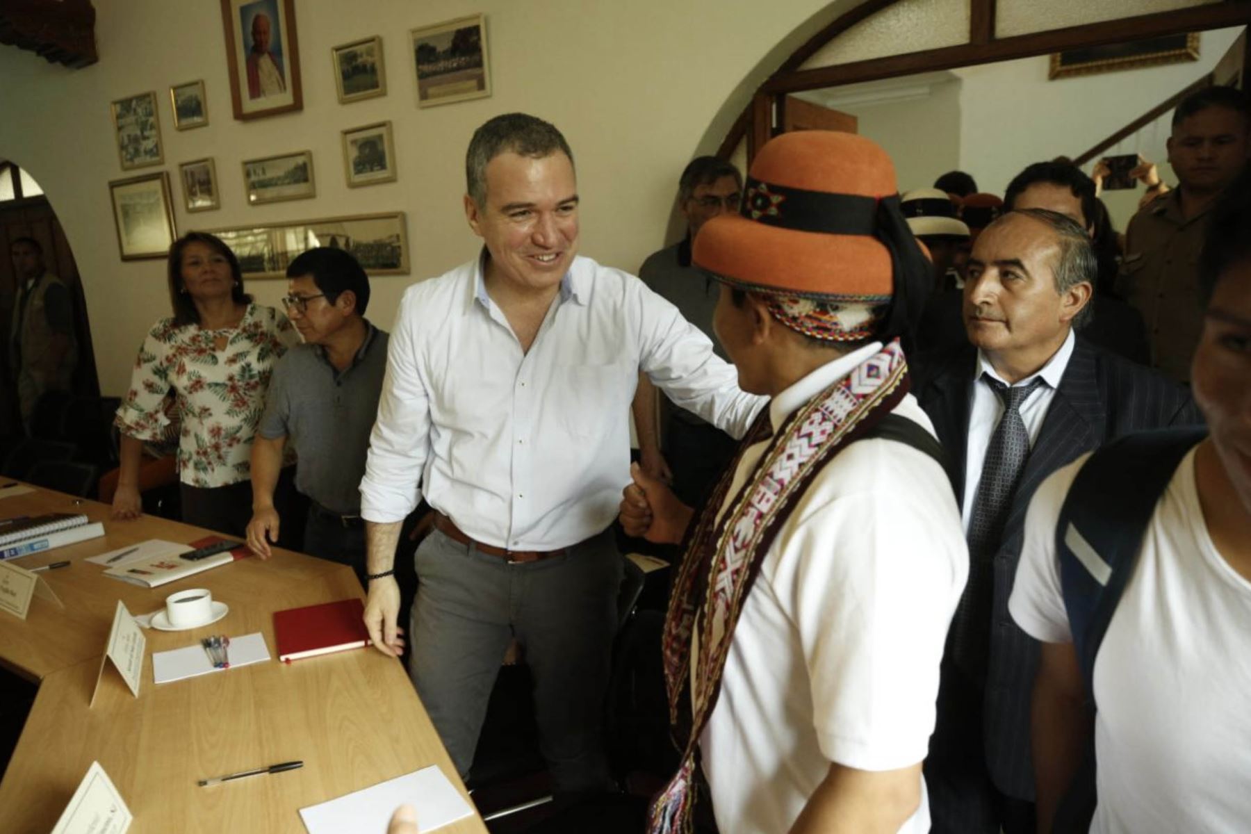 En la sede de la Conferencia Episcopal Peruana, se iniciÃ³ el dialogo entre el gobierno, comuneros de la provincia de Cotabambas, y la empresa minera MMG Las Bambas. Foto: ANDINA/ PCM