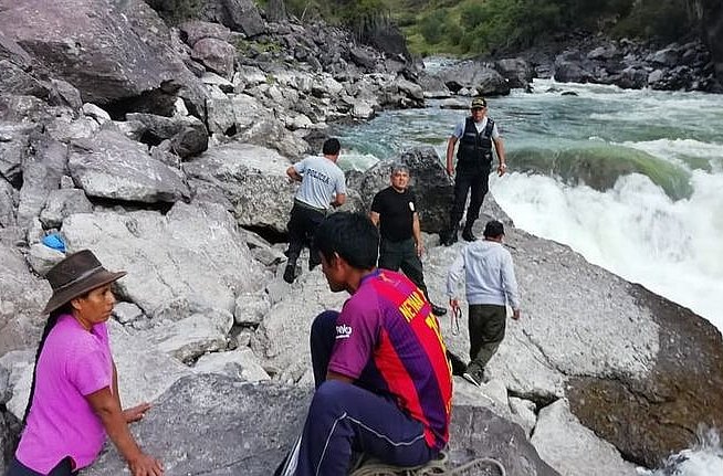 ​Hallaron dos cuerpos en río Velille, pero no pueden identificarlos (FOTOS)