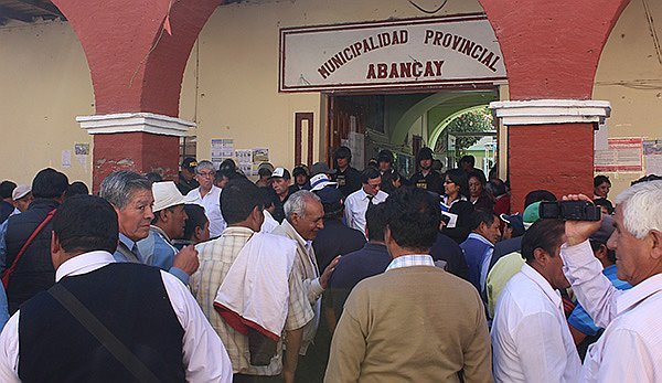 Trabajadores municipales acatan paro de 48 horas en Abancay
