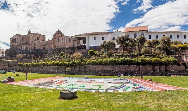 El tejido más grande del mundo llegó a Cusco (FOTOS)