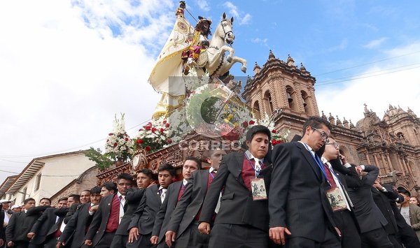 La fastuosa procesión del Corpus Christi en Cusco (VIDEO)