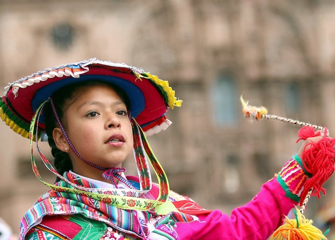 Vive las Fiestas del Cusco con las mejores imágenes del desfile escolar (FOTOS)