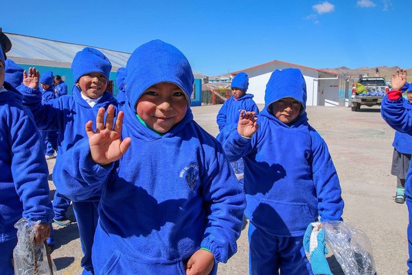 Voluntarios llevan abrigo a niños y ancianos en Espinar - Cusco (FOTOS)