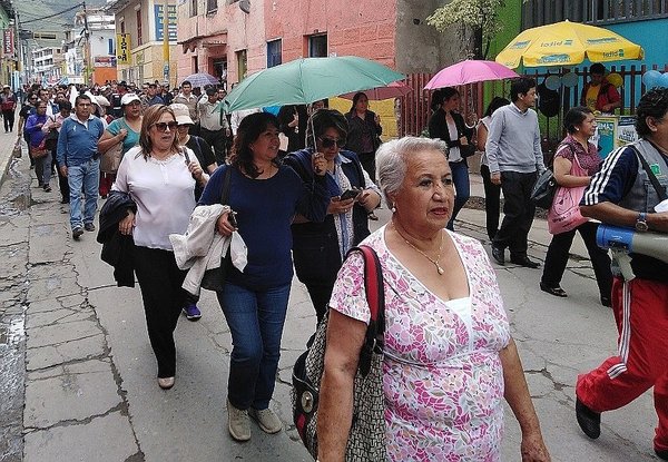Trabajadores estatales acatan paro de 48 horas en Apurímac