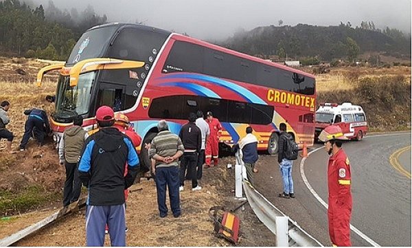 Bus se despista en la ruta Lima - Cusco