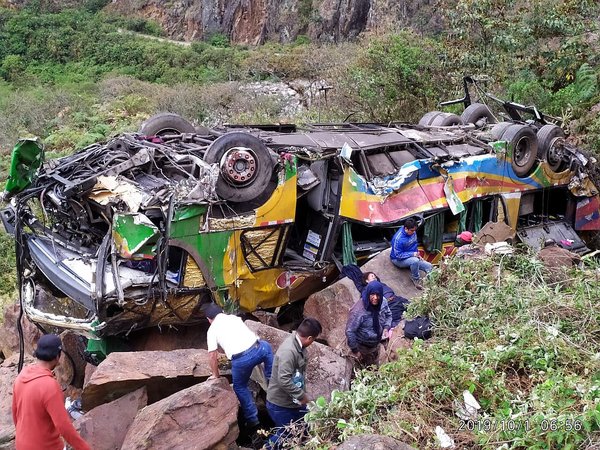 Tragedia en Cusco: Bus cae a abismo dejando al menos 10 fallecidos y 30 heridos (FOTOS)