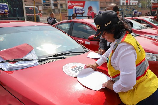 Otorgan permiso temporal para circulación de taxis en Cusco